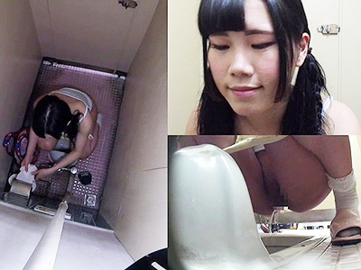 【盗撮】市民プールの和式トイレを盗撮‼ウブな少女のおしっこ姿が興奮するｗｗｗ